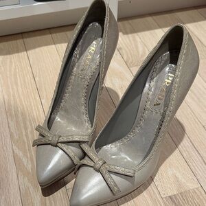 Prada Light gray Pointed-Toe Bow Pumps